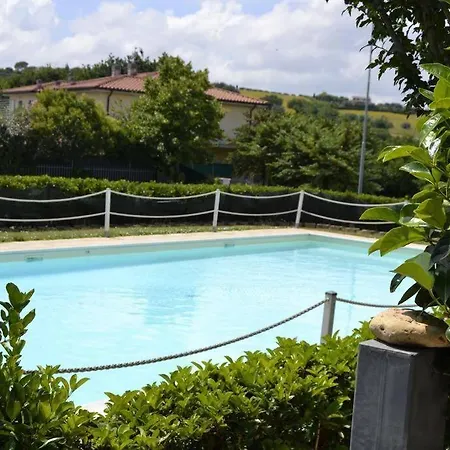 Piscina Sirolo Vicino Al Mare Con Terrazza